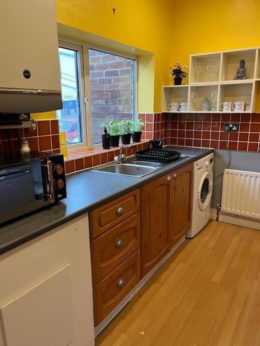Ovington Grove 2 Fully Equipped Kitchen Free Parking 3 Bedrooms Netflix Newcastle Upon Tyne Esterno foto