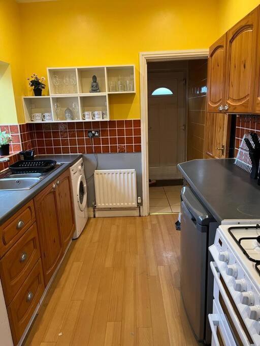 Ovington Grove 2 Fully Equipped Kitchen Free Parking 3 Bedrooms Netflix Newcastle Upon Tyne Esterno foto