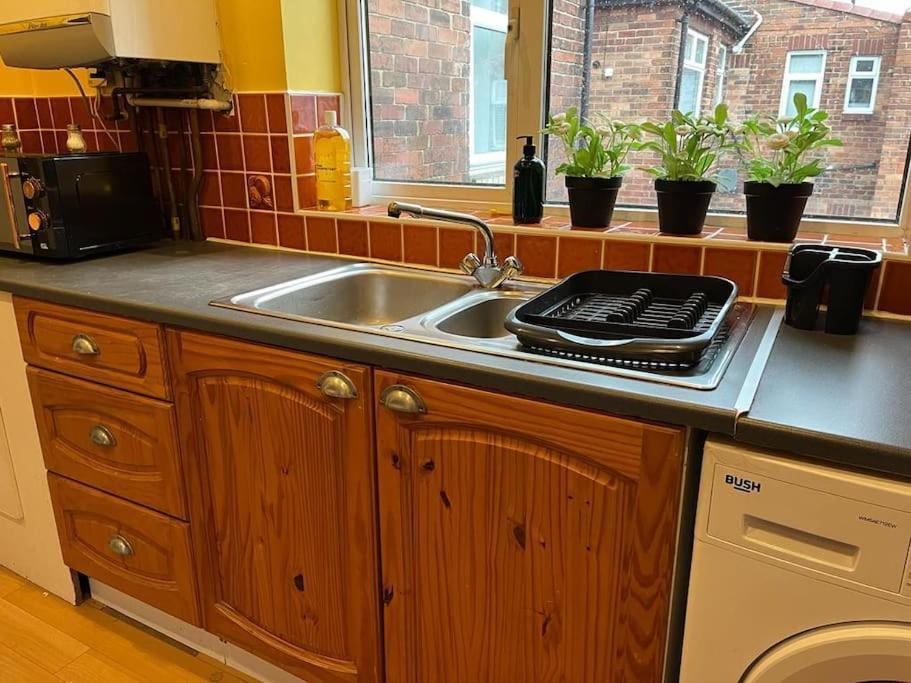 Ovington Grove 2 Fully Equipped Kitchen Free Parking 3 Bedrooms Netflix Newcastle Upon Tyne Esterno foto