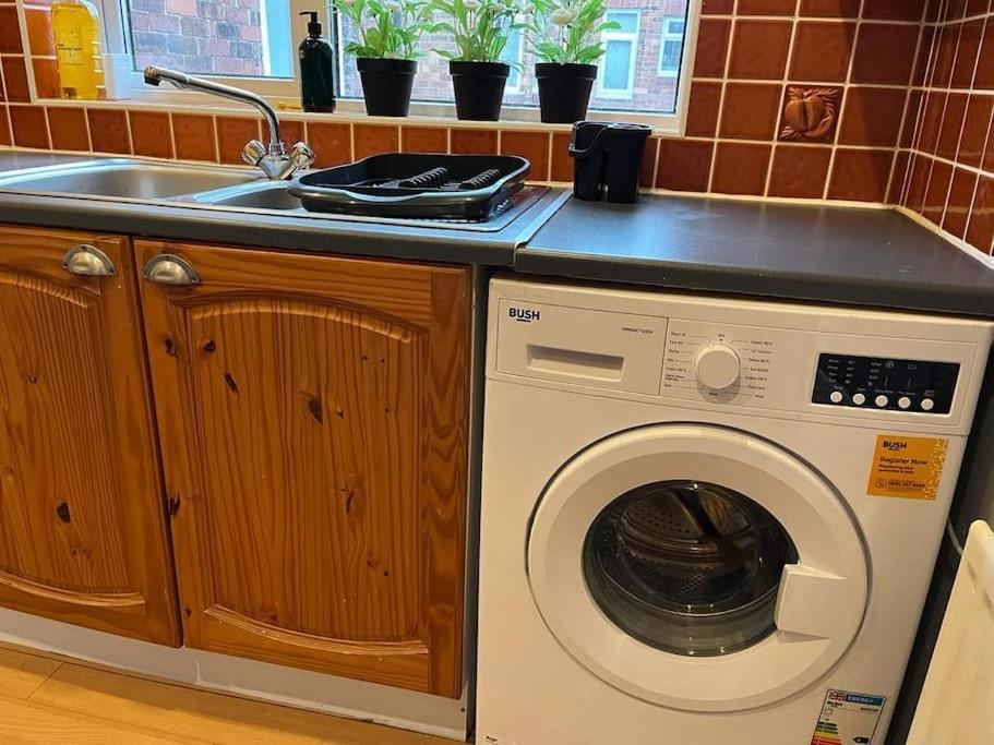 Ovington Grove 2 Fully Equipped Kitchen Free Parking 3 Bedrooms Netflix Newcastle Upon Tyne Esterno foto