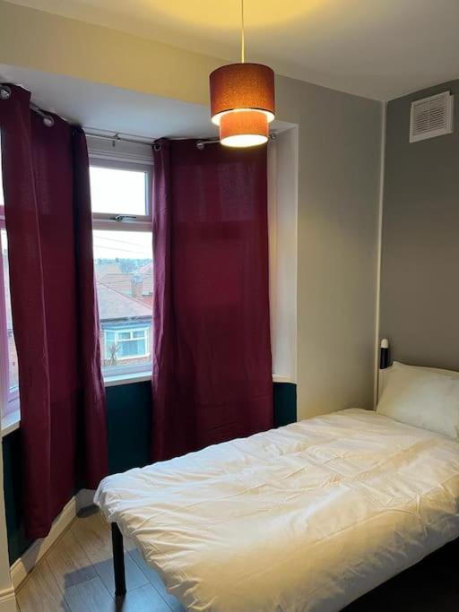 Ovington Grove 2 Fully Equipped Kitchen Free Parking 3 Bedrooms Netflix Newcastle Upon Tyne Esterno foto
